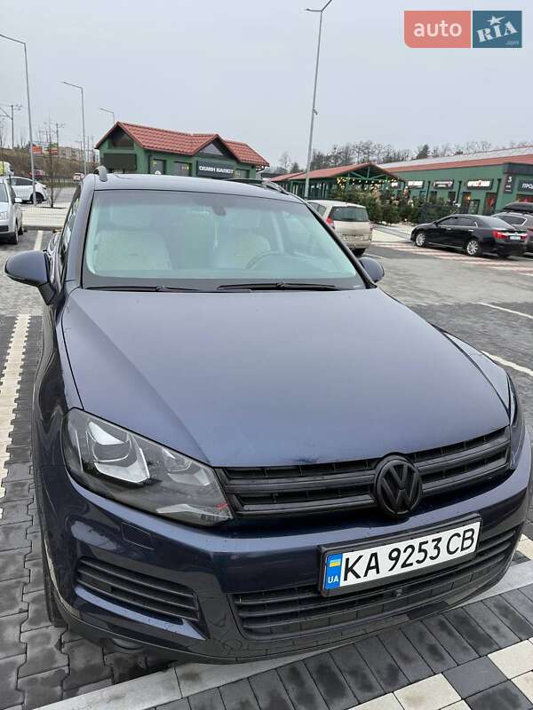 Позашляховик / Кросовер Volkswagen Touareg 2011 в Ірпені