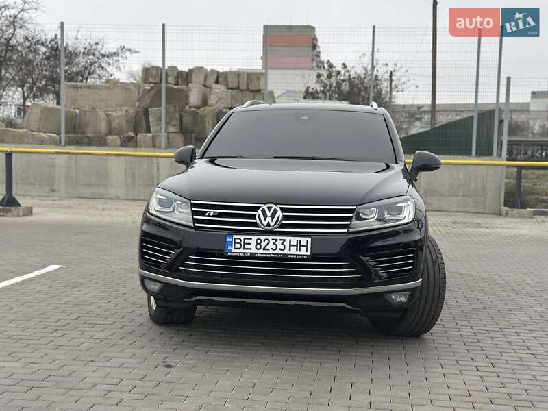 Позашляховик / Кросовер Volkswagen Touareg 2015 в Первомайську