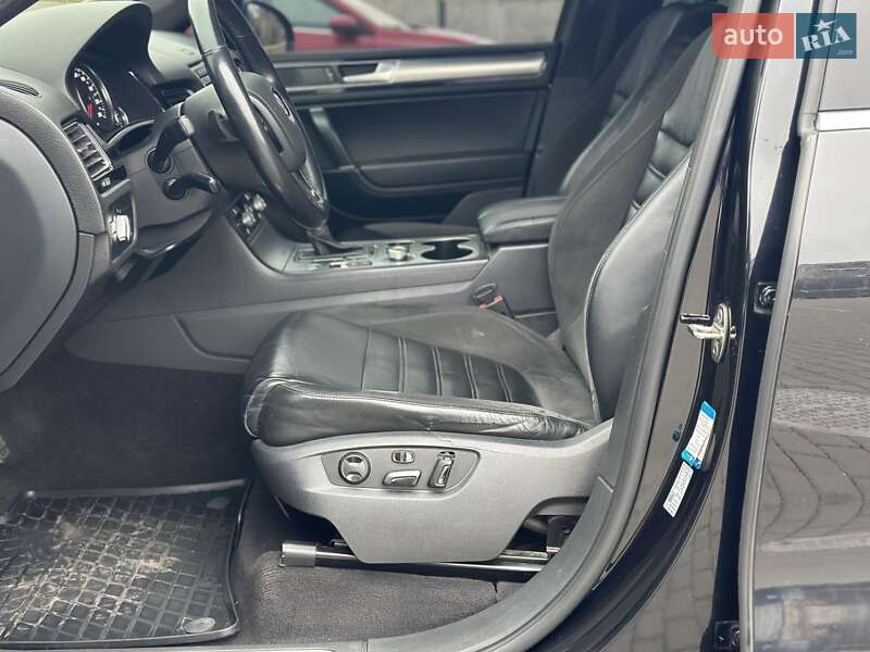 Позашляховик / Кросовер Volkswagen Touareg 2015 в Первомайську