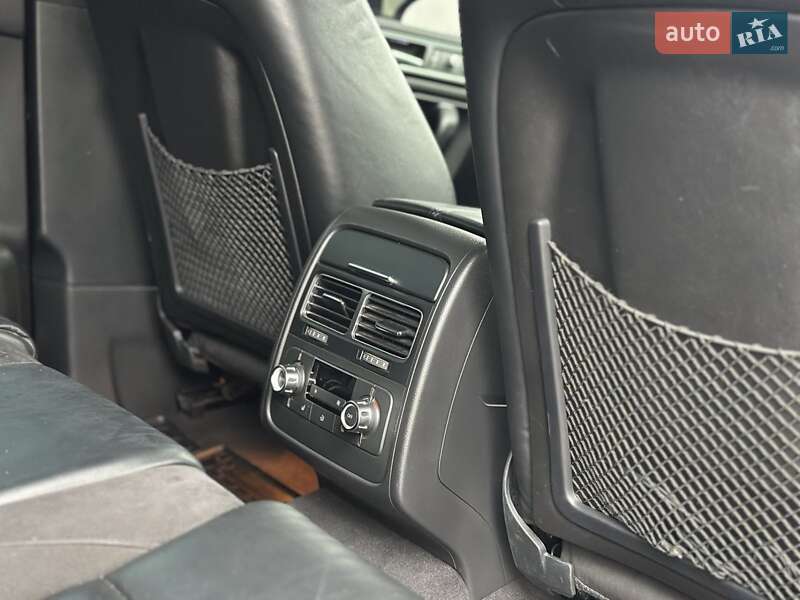 Позашляховик / Кросовер Volkswagen Touareg 2015 в Первомайську