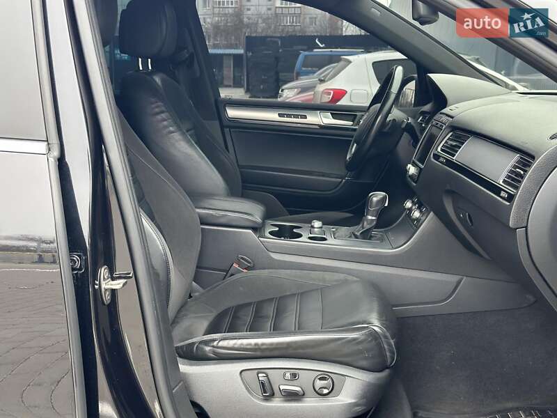 Позашляховик / Кросовер Volkswagen Touareg 2015 в Первомайську