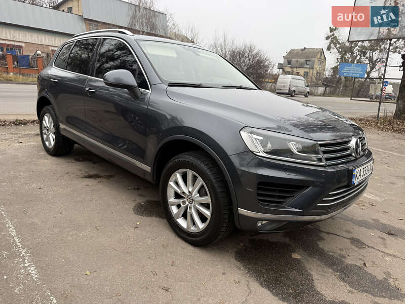 Позашляховик / Кросовер Volkswagen Touareg 2016 в Києві