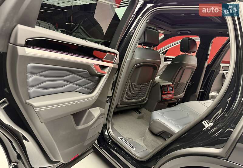 Позашляховик / Кросовер Volkswagen Touareg 2025 в Києві