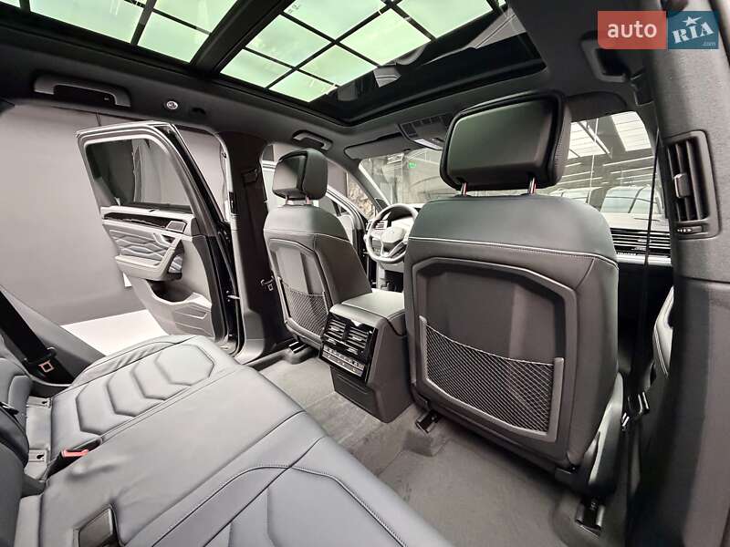 Позашляховик / Кросовер Volkswagen Touareg 2025 в Києві