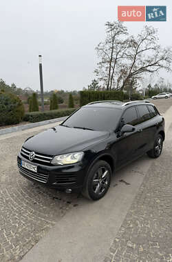 Внедорожник / Кроссовер Volkswagen Touareg 2012 в Днепре