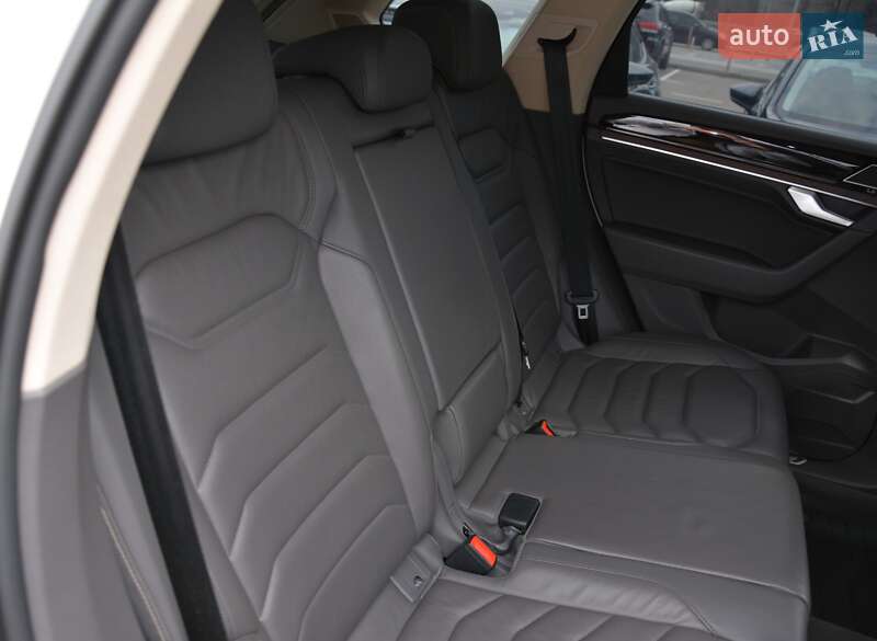 Позашляховик / Кросовер Volkswagen Touareg 2019 в Києві фото 48 Позашляховик / Кросовер Volkswagen Touareg 2019 в Києві