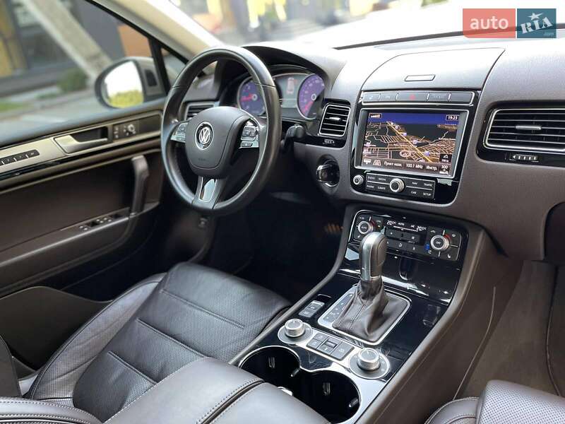 Позашляховик / Кросовер Volkswagen Touareg 2016 в Києві фото 13 Позашляховик / Кросовер Volkswagen Touareg 2016 в Києві