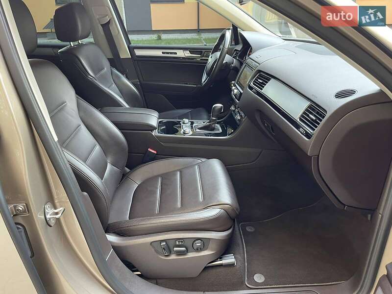 Позашляховик / Кросовер Volkswagen Touareg 2016 в Києві фото 16 Позашляховик / Кросовер Volkswagen Touareg 2016 в Києві