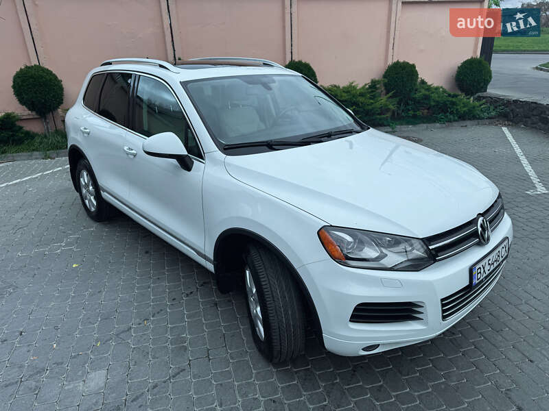 Внедорожник / Кроссовер Volkswagen Touareg 2014 в Хмельницком