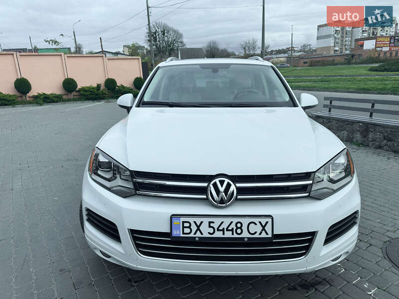 Внедорожник / Кроссовер Volkswagen Touareg 2014 в Хмельницком