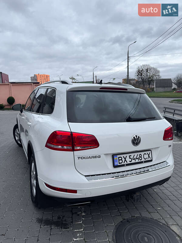 Внедорожник / Кроссовер Volkswagen Touareg 2014 в Хмельницком