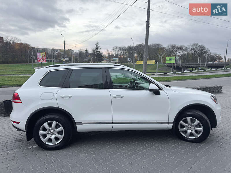 Внедорожник / Кроссовер Volkswagen Touareg 2014 в Хмельницком