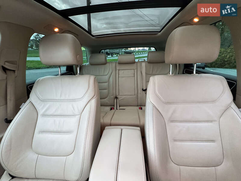 Внедорожник / Кроссовер Volkswagen Touareg 2014 в Хмельницком