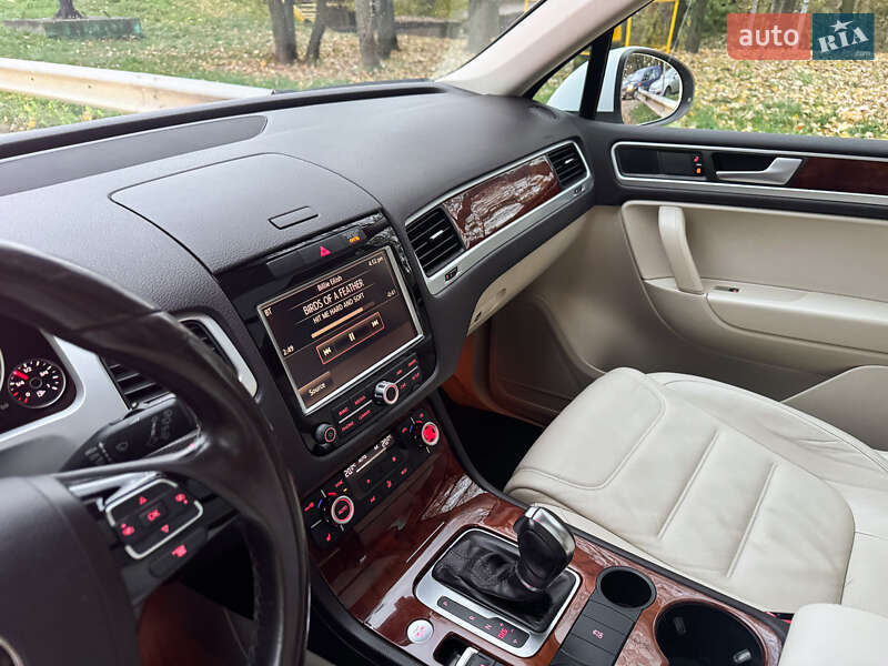 Внедорожник / Кроссовер Volkswagen Touareg 2014 в Хмельницком