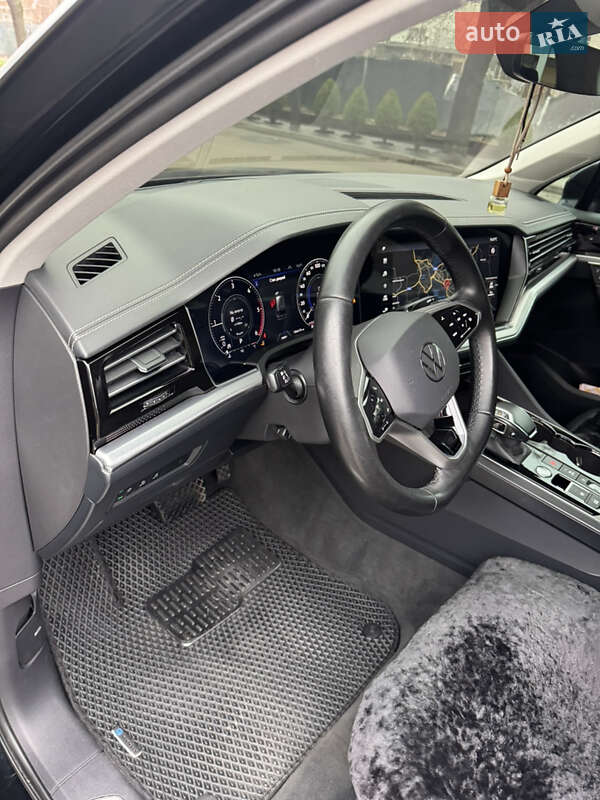 Внедорожник / Кроссовер Volkswagen Touareg 2021 в Запорожье