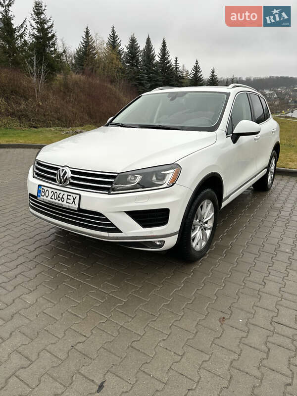 Внедорожник / Кроссовер Volkswagen Touareg 2015 в Тернополе