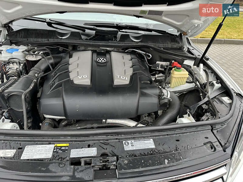 Внедорожник / Кроссовер Volkswagen Touareg 2015 в Тернополе