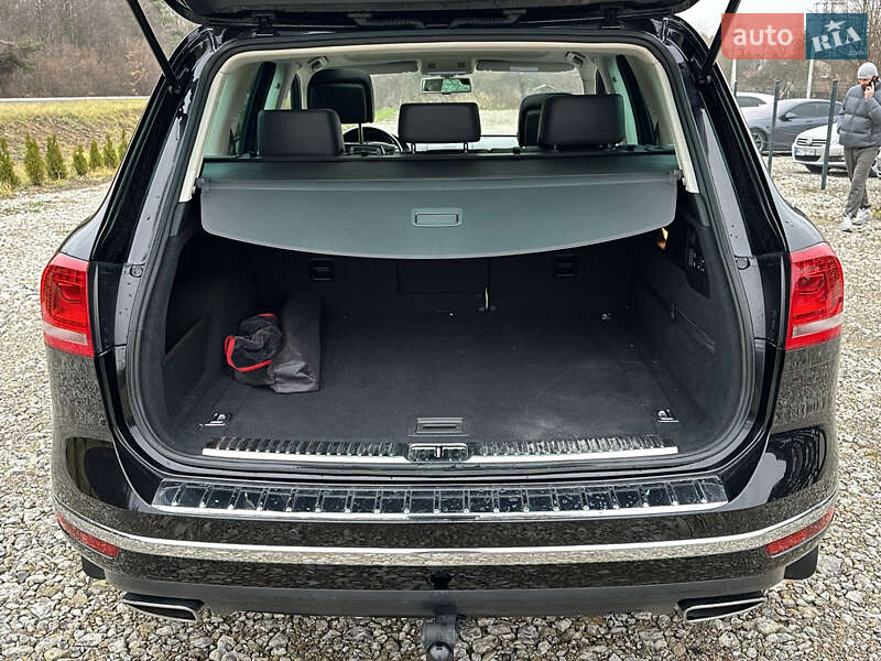 Внедорожник / Кроссовер Volkswagen Touareg 2015 в Новояворовске