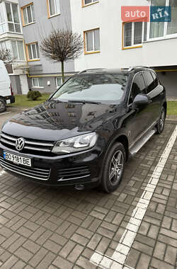 Внедорожник / Кроссовер Volkswagen Touareg 2012 в Львове