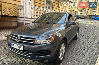 Позашляховик / Кросовер Volkswagen Touareg 2011 в Києві