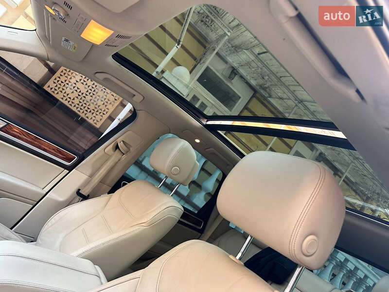 Внедорожник / Кроссовер Volkswagen Touareg 2011 в Киеве