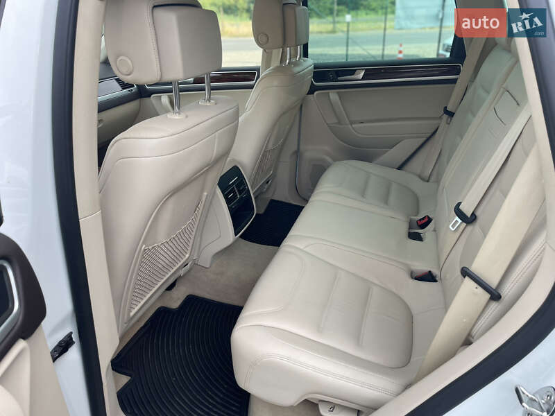 Позашляховик / Кросовер Volkswagen Touareg 2014 в Мукачевому