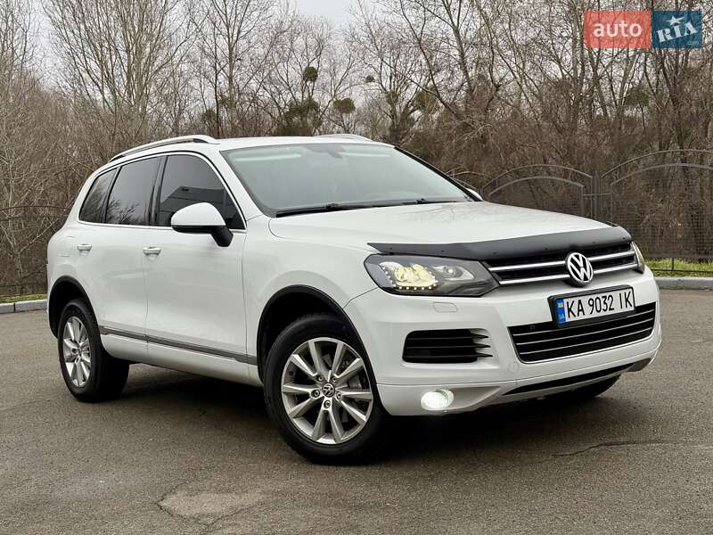 Внедорожник / Кроссовер Volkswagen Touareg 2014 в Киеве