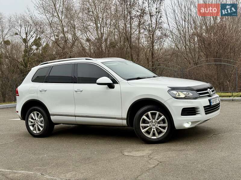 Внедорожник / Кроссовер Volkswagen Touareg 2014 в Киеве