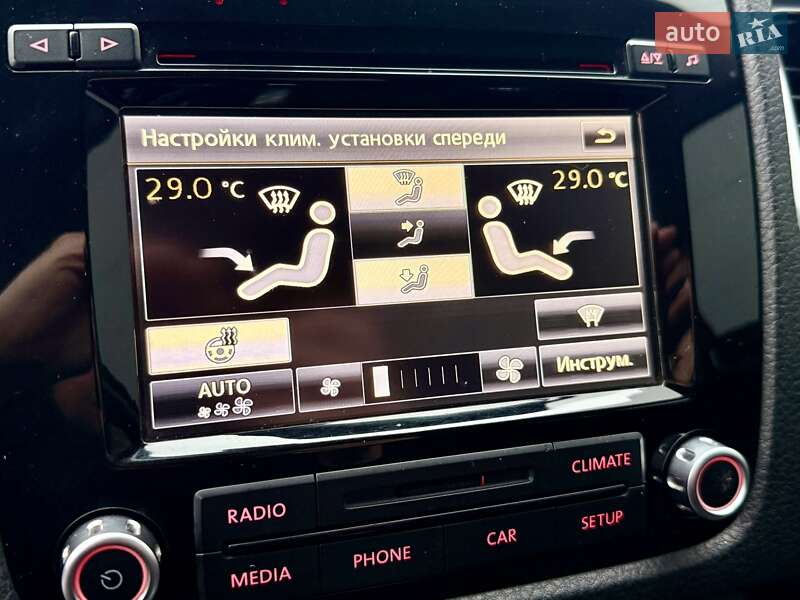 Внедорожник / Кроссовер Volkswagen Touareg 2014 в Киеве