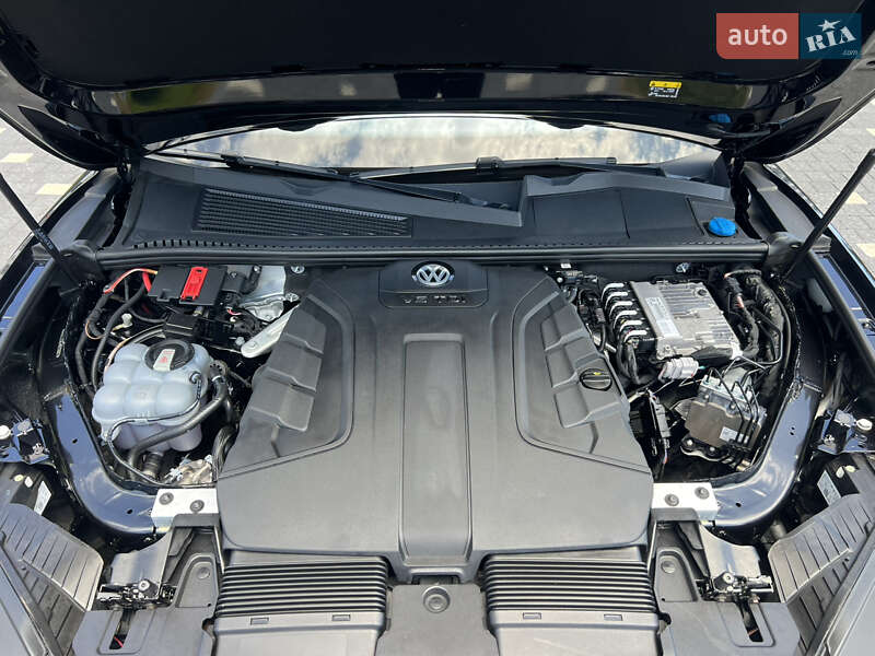 Внедорожник / Кроссовер Volkswagen Touareg 2021 в Ужгороде