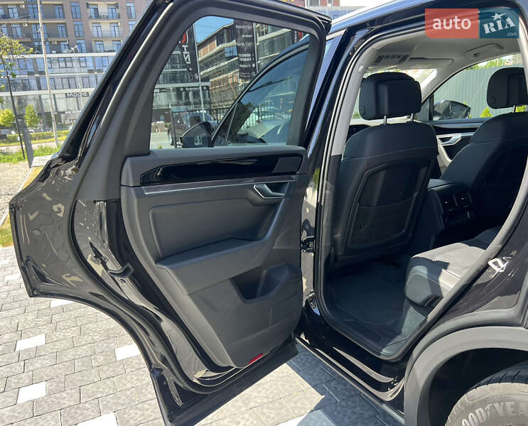 Внедорожник / Кроссовер Volkswagen Touareg 2021 в Ужгороде