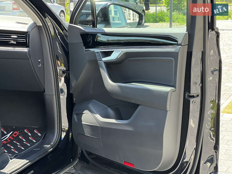 Внедорожник / Кроссовер Volkswagen Touareg 2021 в Ужгороде