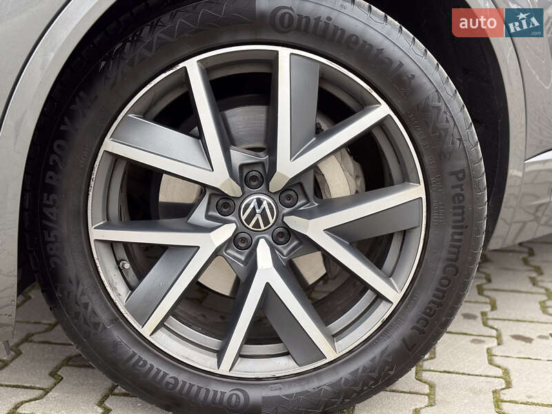 Внедорожник / Кроссовер Volkswagen Touareg 2021 в Хмельницком