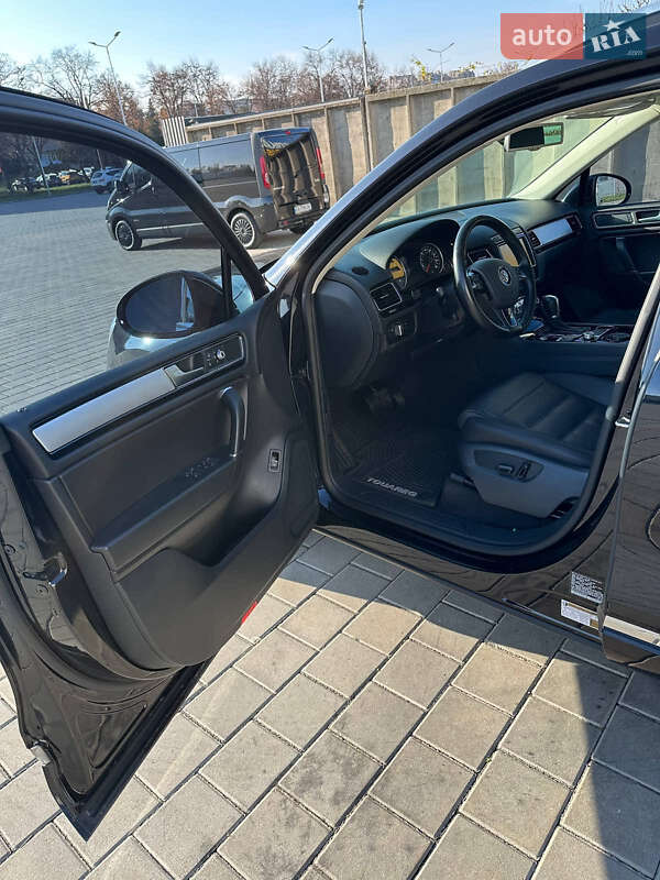 Позашляховик / Кросовер Volkswagen Touareg 2015 в Черкасах фото 12 Позашляховик / Кросовер Volkswagen Touareg 2015 в Черкасах