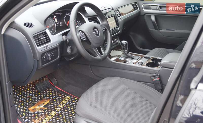 Позашляховик / Кросовер Volkswagen Touareg 2013 в Одесі