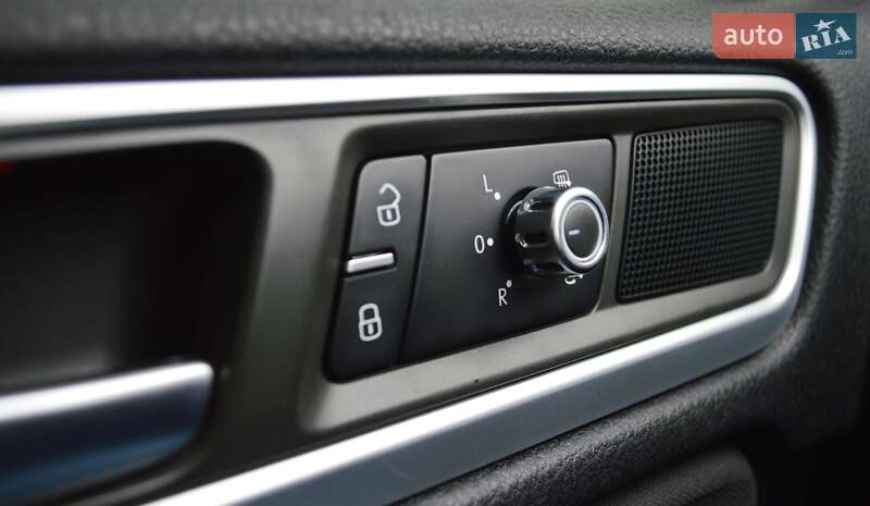 Позашляховик / Кросовер Volkswagen Touareg 2013 в Одесі