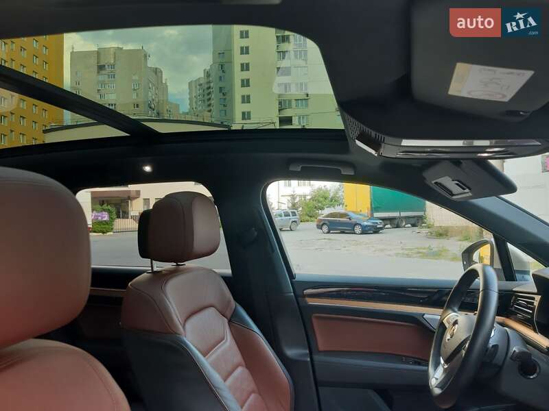 Внедорожник / Кроссовер Volkswagen Touareg 2018 в Киеве