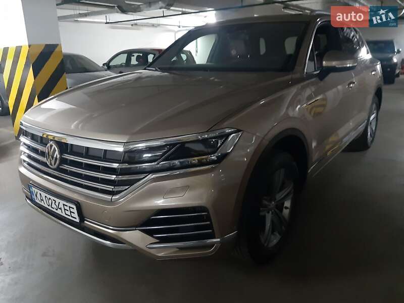 Внедорожник / Кроссовер Volkswagen Touareg 2018 в Киеве