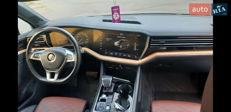 Внедорожник / Кроссовер Volkswagen Touareg 2018 в Киеве