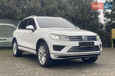 Позашляховик / Кросовер Volkswagen Touareg 2014 в Чернівцях