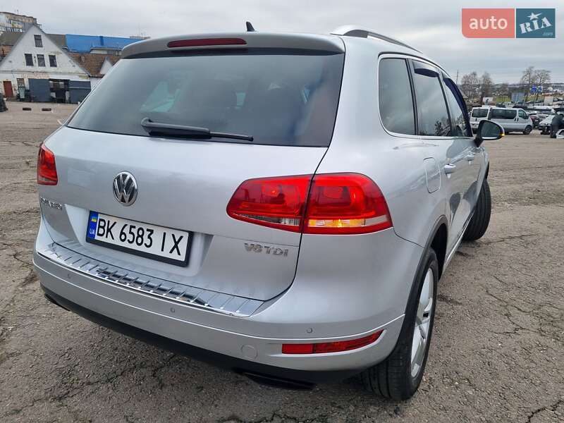 Внедорожник / Кроссовер Volkswagen Touareg 2012 в Ровно