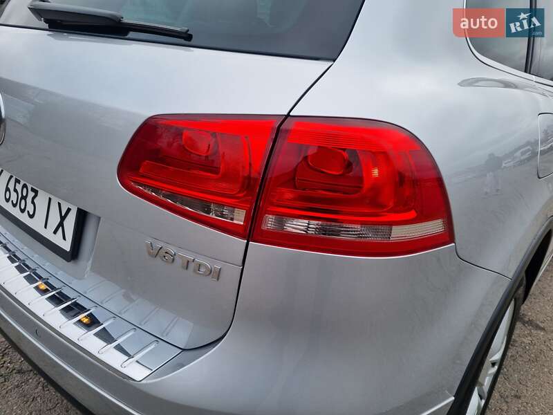 Внедорожник / Кроссовер Volkswagen Touareg 2012 в Ровно