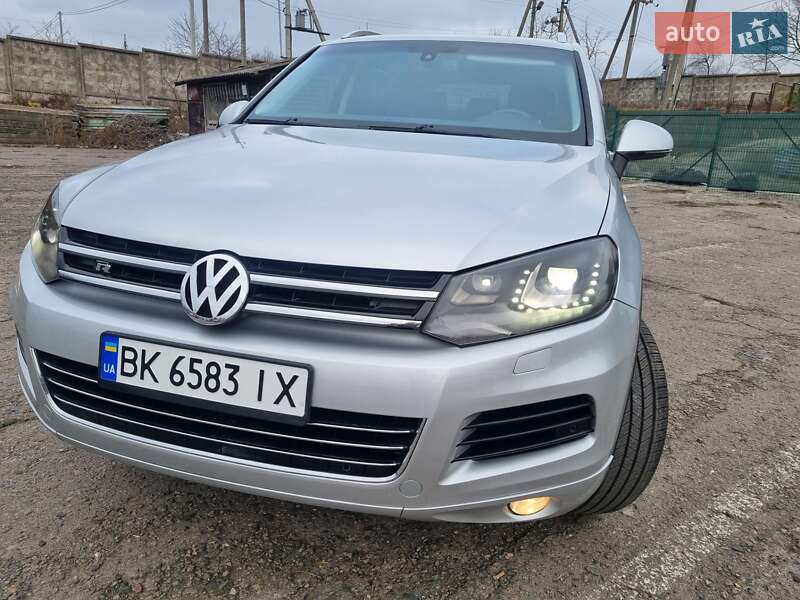 Внедорожник / Кроссовер Volkswagen Touareg 2012 в Ровно