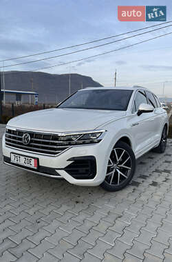 Внедорожник / Кроссовер Volkswagen Touareg 2019 в Хусте