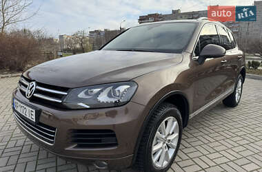 Позашляховик / Кросовер Volkswagen Touareg 2014 в Запоріжжі