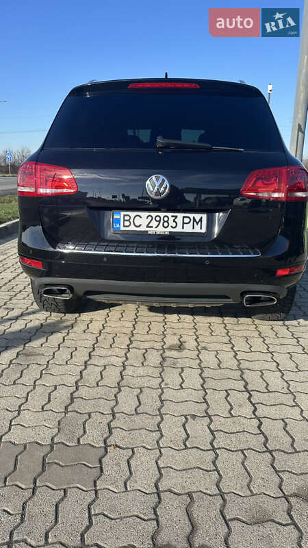 Внедорожник / Кроссовер Volkswagen Touareg 2012 в Ужгороде
