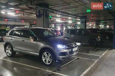 Внедорожник / Кроссовер Volkswagen Touareg 2012 в Харькове