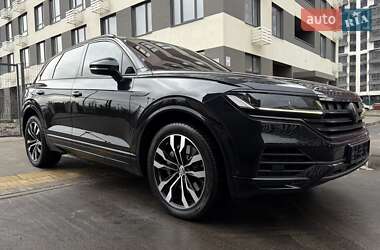 Внедорожник / Кроссовер Volkswagen Touareg 2021 в Киеве