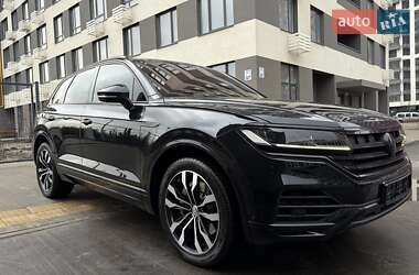Внедорожник / Кроссовер Volkswagen Touareg 2021 в Киеве