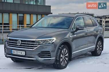 Внедорожник / Кроссовер Volkswagen Touareg 2019 в Киеве